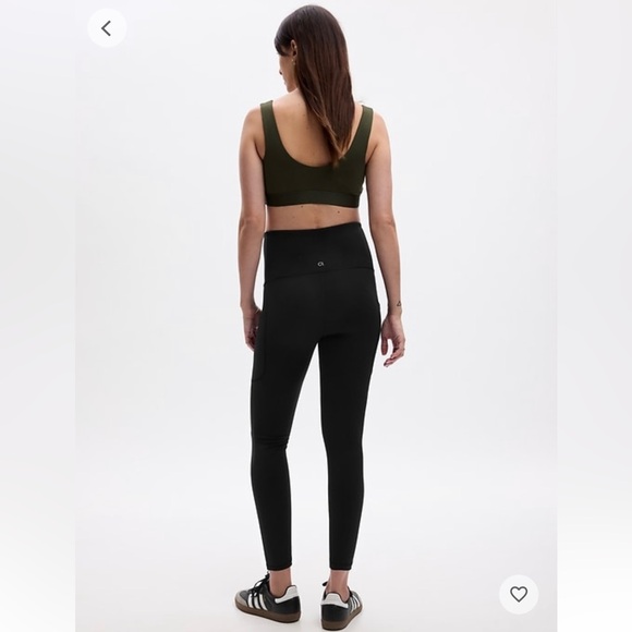 GAP Maternity recycled power full panel 7/8 leggings (black) - Picture 3 of 5